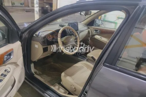 نيسان صنى 2011 بترولي مستعملة للبيع - 2