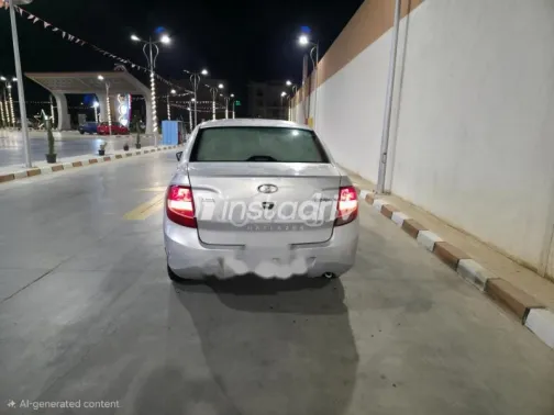 لادا جرانتا 2015 فضي مستعملة للبيع - 2