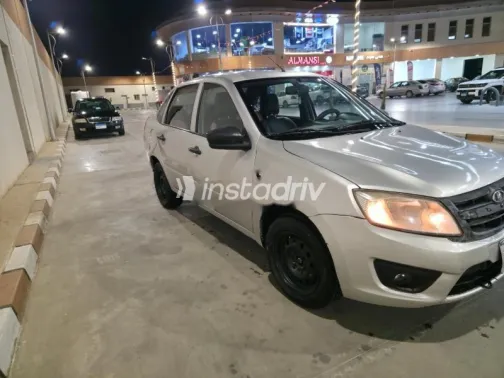 لادا جرانتا 2015 فضي مستعملة للبيع - 3