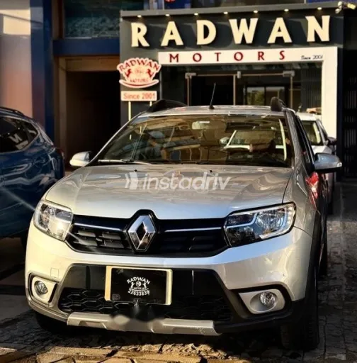 Renault Sandero Step Way 2022 Silver Used for Sale - 1