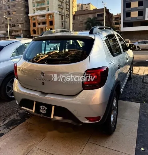 Renault Sandero Step Way 2022 Silver Used for Sale - 5