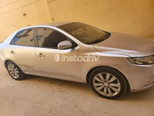 كيا سيراتو 2012 فضي مستعملة للبيع - 2