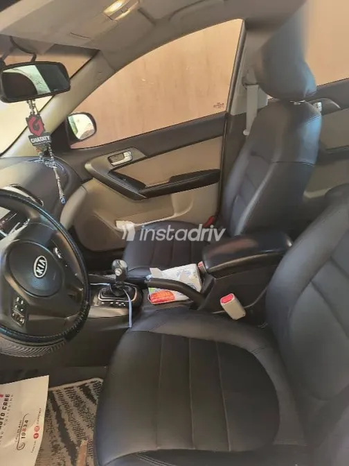 كيا سيراتو 2012 فضي مستعملة للبيع - 3