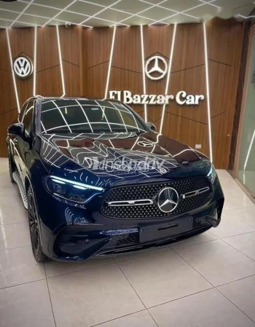 مرسيدس GLC 300 2024 أزرق غامق مستعملة للبيع - 3
