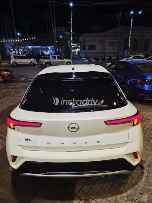 اوبل موكا 2022 أبيض مستعملة للبيع - 1