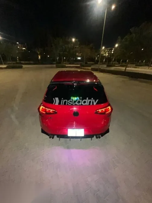 Volkswagen Golf 2016 Red Used for Sale - 1