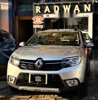 رينو سانديرو 2022 فضي مستعملة للبيع