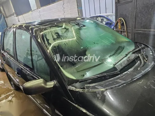 رينو سينيك 2005 أسود مستعملة للبيع - 2