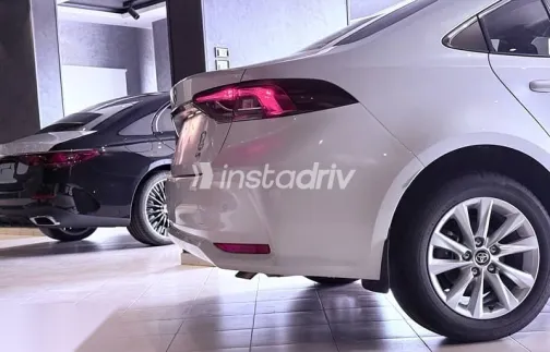 تويوتا كورولا 2024 أبيض جديدة للبيع - 3