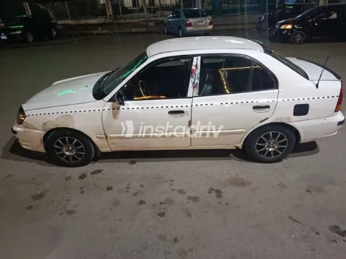 هيونداي فيرنا 2013 أبيض مستعملة للبيع - 4