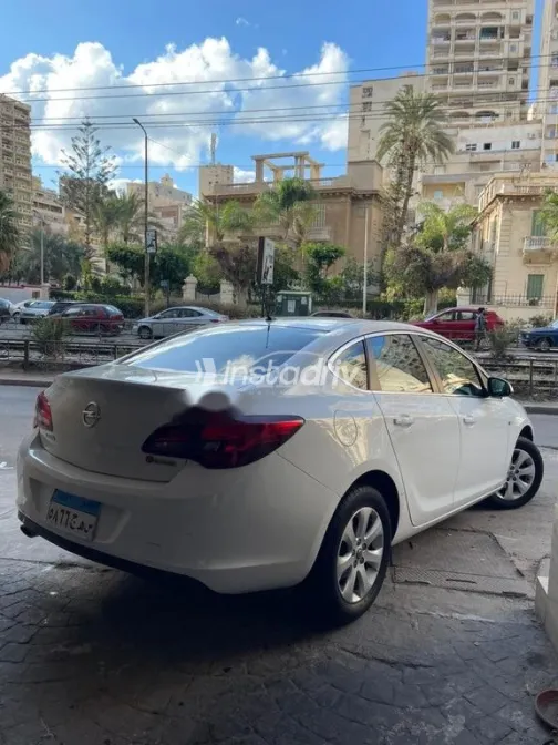 اوبل أسترا 2020 أبيض مستعملة للبيع - 2