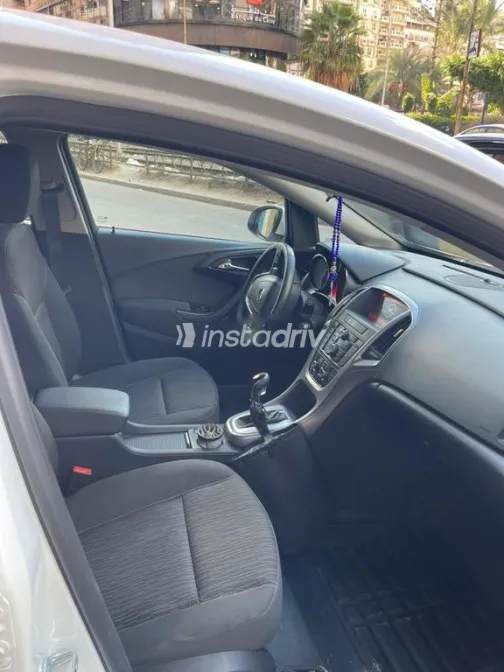 اوبل أسترا 2020 أبيض مستعملة للبيع - 5