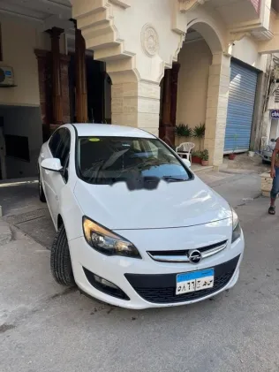 اوبل أسترا 2020 أبيض مستعملة للبيع