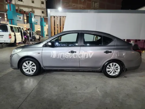 نيسان صنى 2014 رمادي غامق مستعملة للبيع - 3