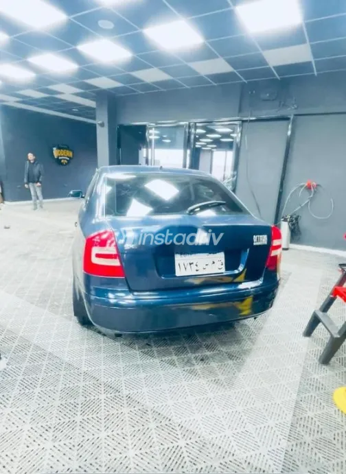 سكودا اوكتافيا A5 2005 أزرق غامق مستعملة للبيع - 1