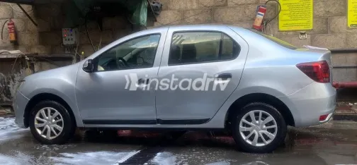 رينو لوجان 2021 فضي مستعملة للبيع - 1