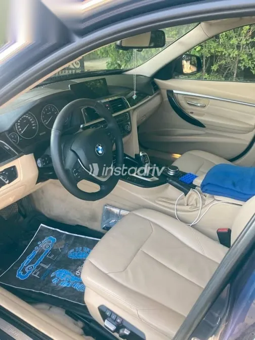 بي ام دبليو 320 2018 أزرق غامق مستعملة للبيع - 5