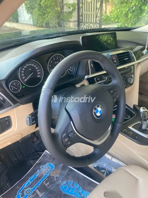 بي ام دبليو 320 2018 أزرق غامق مستعملة للبيع - 6