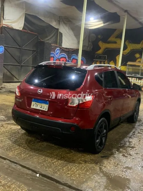 نيسان قشقاي 2014 أحمر مستعملة للبيع - 1