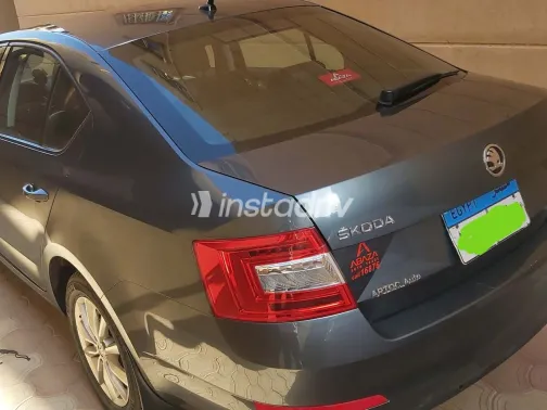 سكودا اوكتافيا A7 2016 أبيض مستعملة للبيع - 2