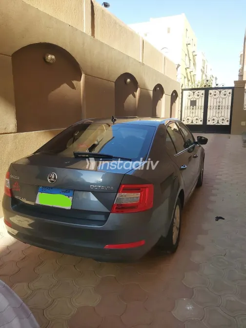 سكودا اوكتافيا A7 2016 أبيض مستعملة للبيع - 8