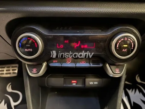 Kia Picanto 2021 White Used for Sale - 3