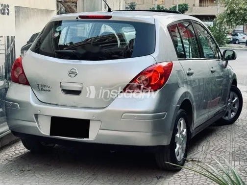 نيسان تيدا 2011 فضي مستعملة للبيع - 3