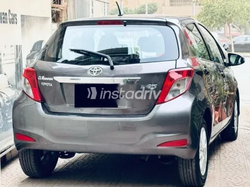 تويوتا ياريس 2014 رمادي مستعملة للبيع - 2