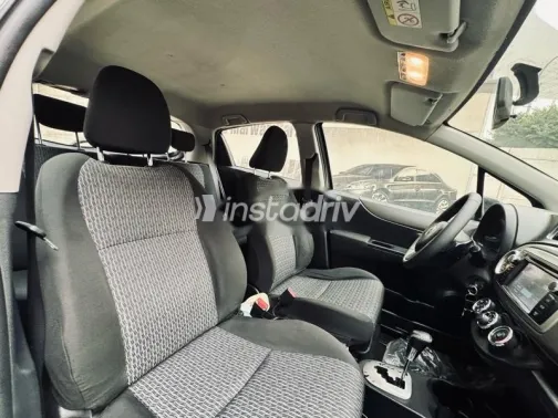 تويوتا ياريس 2014 رمادي مستعملة للبيع - 4