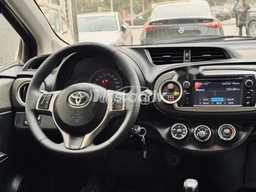 تويوتا ياريس 2014 رمادي مستعملة للبيع - 5