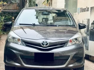 تويوتا ياريس 2014 رمادي مستعملة للبيع