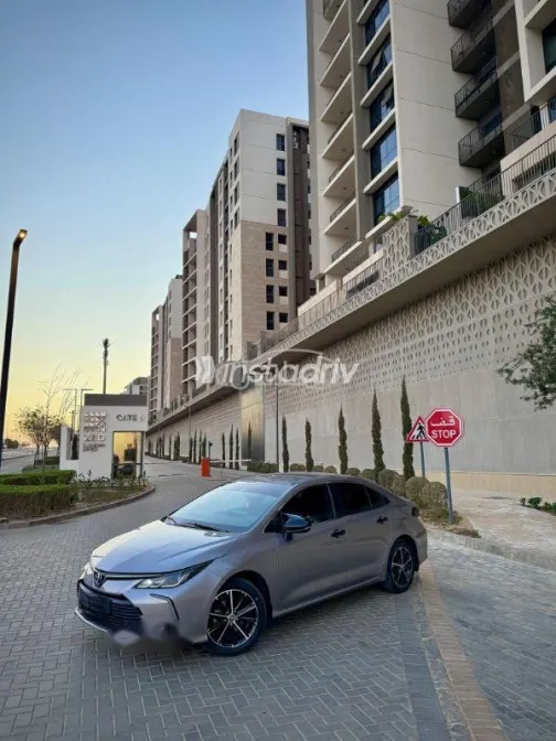 Toyota Corolla 2021 Silver Used for Sale - 2