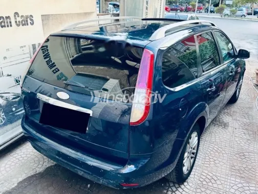 فورد فوكس 2009 أزرق غامق مستعملة للبيع - 4