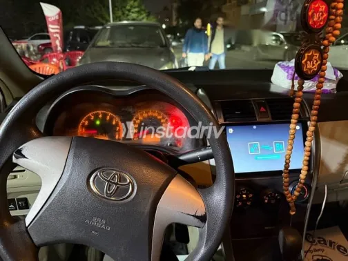 تويوتا كورولا 2013 رمادي مستعملة للبيع - 10