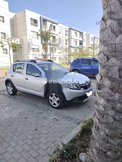 رينو سانديرو 2016 فضي مستعملة للبيع - 3