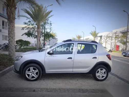 رينو سانديرو 2016 فضي مستعملة للبيع - 7