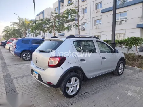 رينو سانديرو 2016 فضي مستعملة للبيع - 8