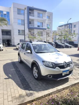 رينو سانديرو 2016 فضي مستعملة للبيع