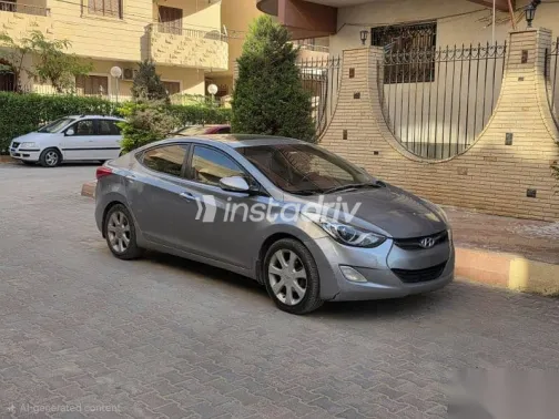 هيونداي إلنترا 2013 رمادي مستعملة للبيع - 2