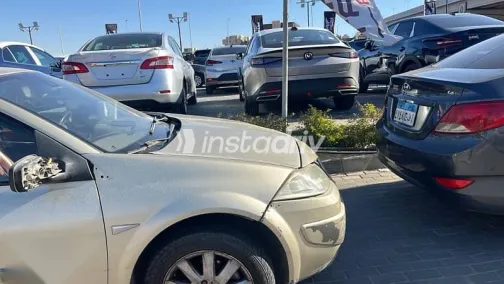 رينو ميجان 2008 ذهبي مستعملة للبيع - 2