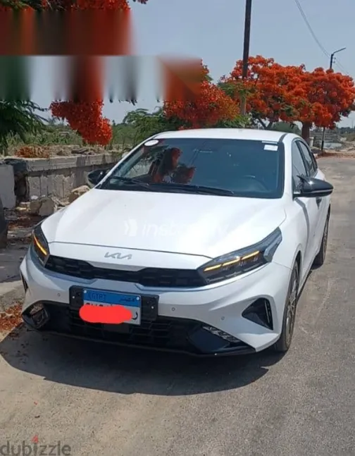 كيا كي 4 2023 أبيض مستعملة للبيع - 2