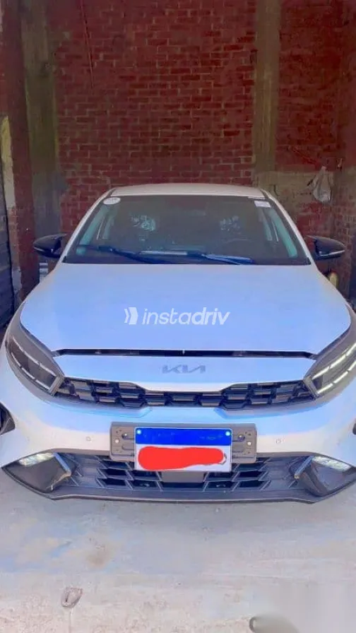 كيا كي 4 2023 أبيض مستعملة للبيع - 3
