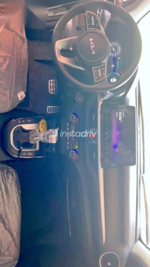 كيا كي 4 2023 أبيض مستعملة للبيع - 4