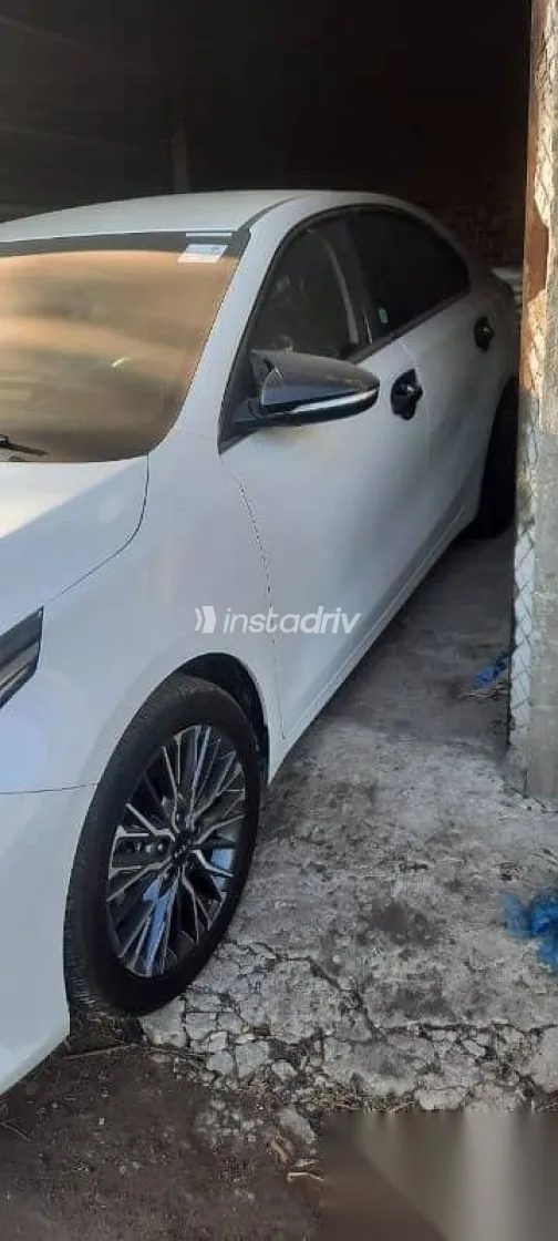 كيا كي 4 2023 أبيض مستعملة للبيع - 5