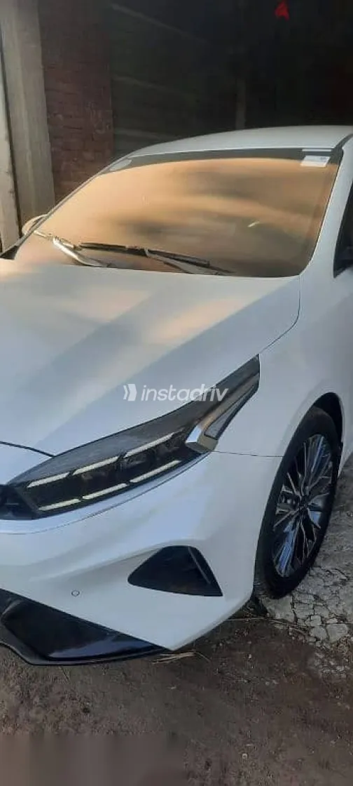 كيا كي 4 2023 أبيض مستعملة للبيع - 7