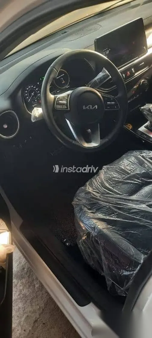 كيا كي 4 2023 أبيض مستعملة للبيع - 10