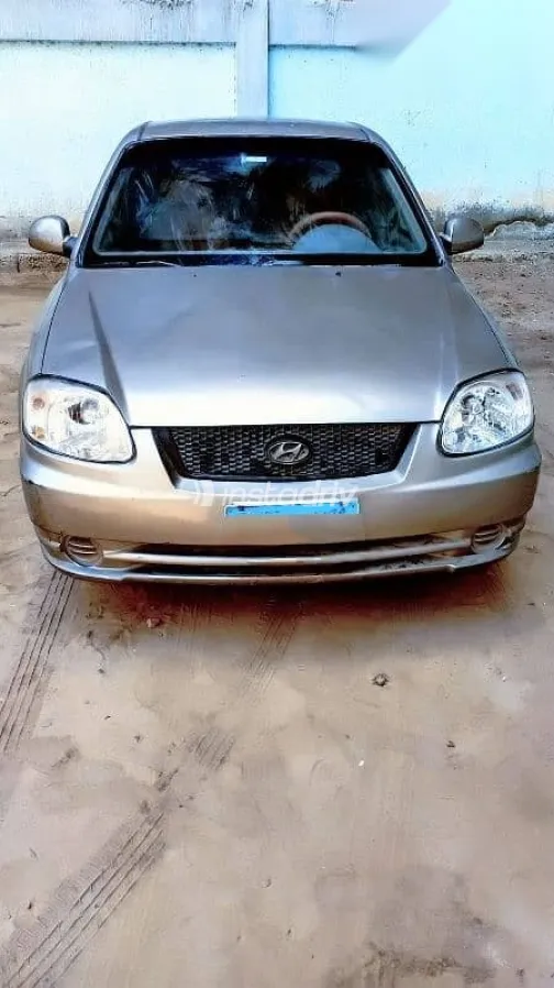 هيونداي فيرنا 2007 فضي مستعملة للبيع - 4