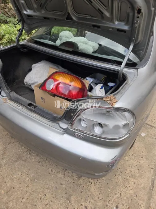 كيا سيفيا 2001 فضي مستعملة للبيع - 5