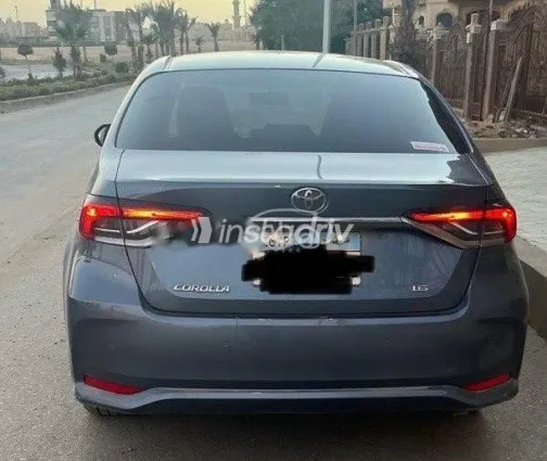 تويوتا كورولا 2025 أبيض مستعملة للبيع - 1