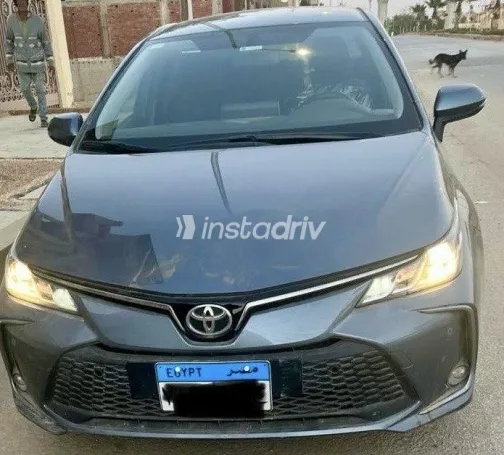 تويوتا كورولا 2025 أبيض مستعملة للبيع - 2